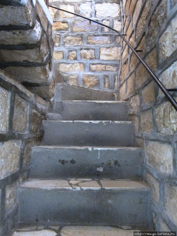Эта лестницаца, соединяющая две большие улицы Цфат, Израиль