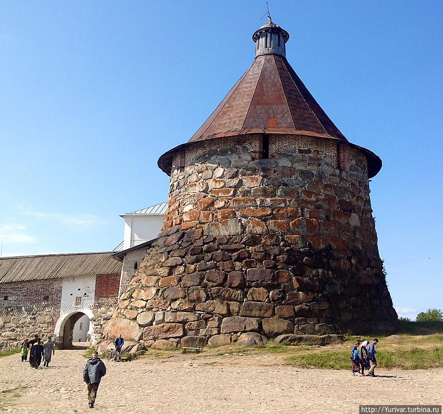 Каменная сторожевая башня Соловецкого монастыря Соловецкие острова, Россия