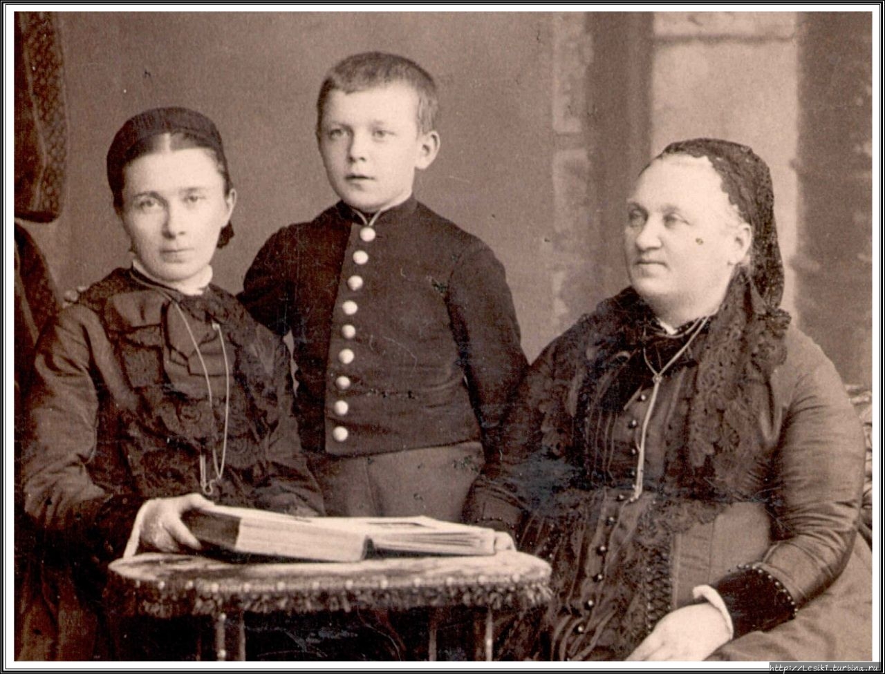 Екатерина Кирилловна Плотникова с сыном Александром и матерью Павлой Михайловной Шингаревой Архангельск, Россия