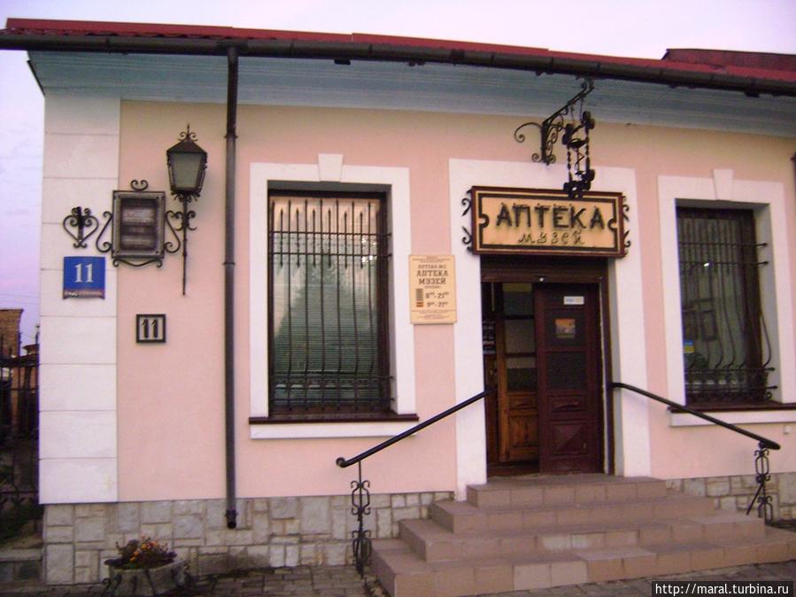 Действующая аптека-музей на улице Драгоманова Луцк, Украина