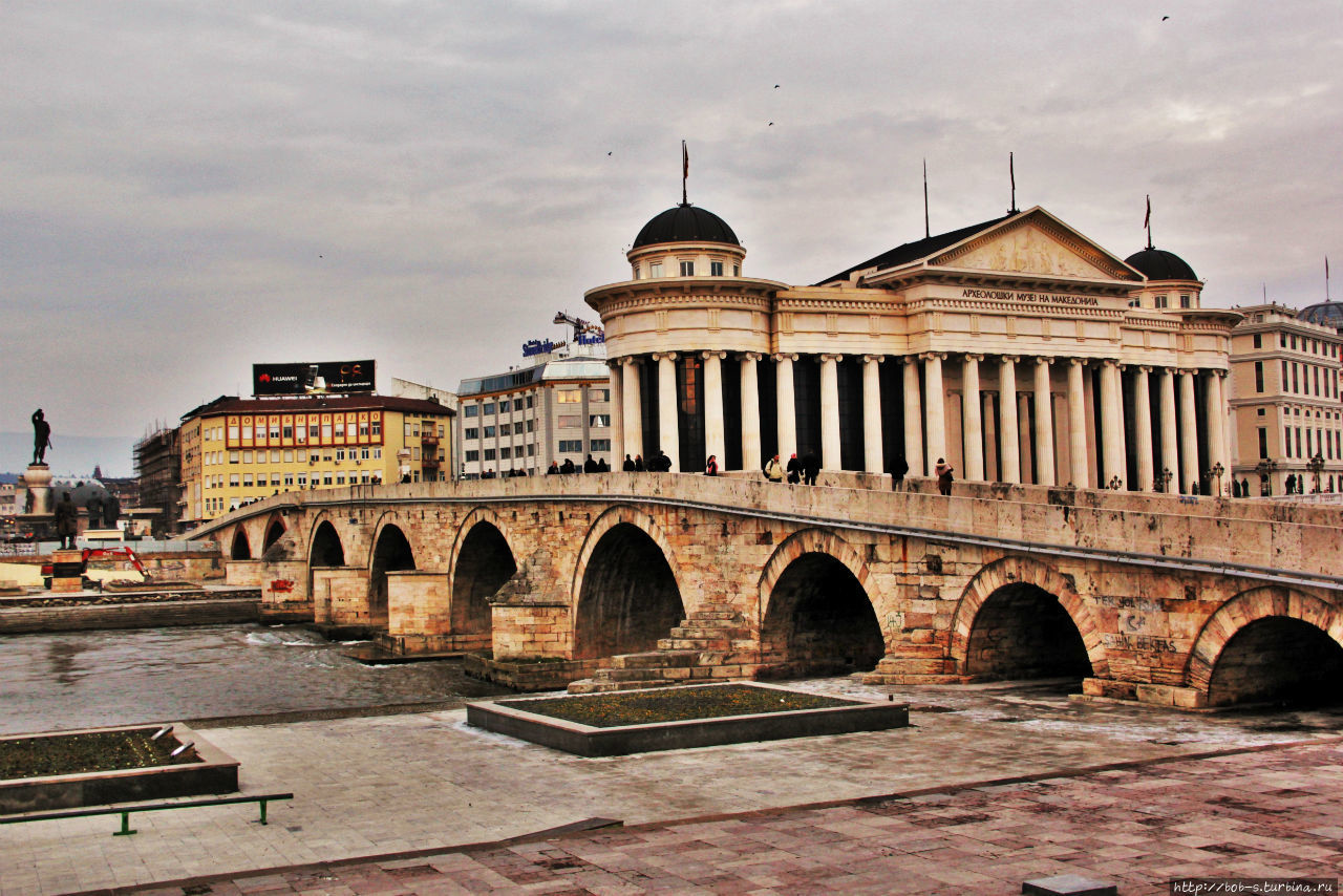 Каменный Мост. Наверное самая главная достопримечательность города соединяющая центр с османским кварталом Старая Чаршия Скопье, Северная Македония