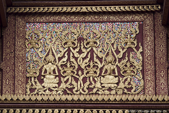 Мозаичное панно ниже тимпана в Ват Па Кхэ. Фото из интернета Луанг-Прабанг, Лаос