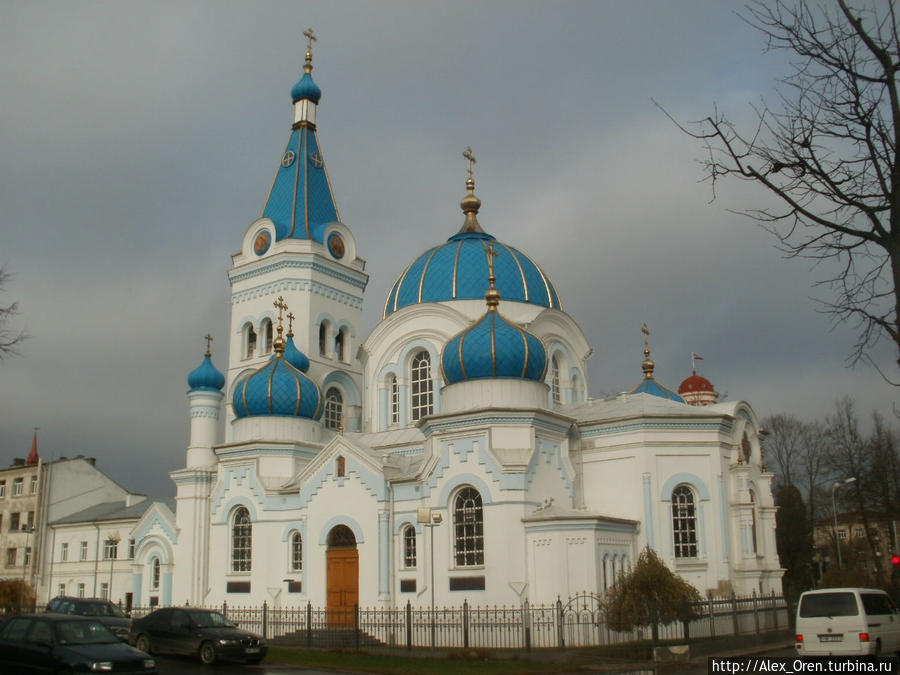 В городе расположен православный собор Свв. Симеона и Анны, построенный по указу вдовы герцога Фридриха-Вильгельма Анны Иоанновны в 18 веке (1774 год) и перестроенный в 19 веке.