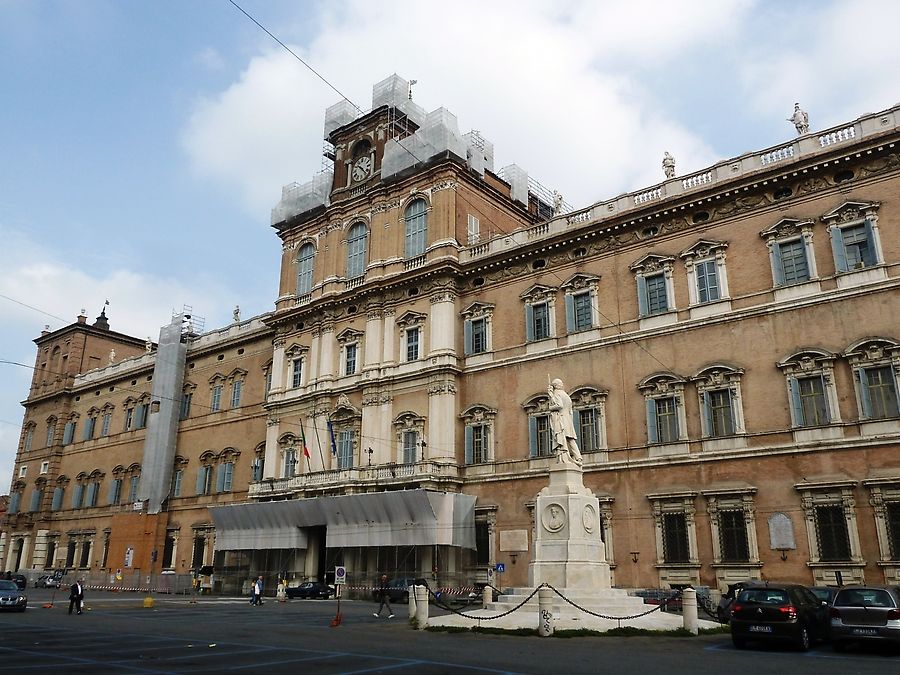 Палаццо Дукале Модена, Италия