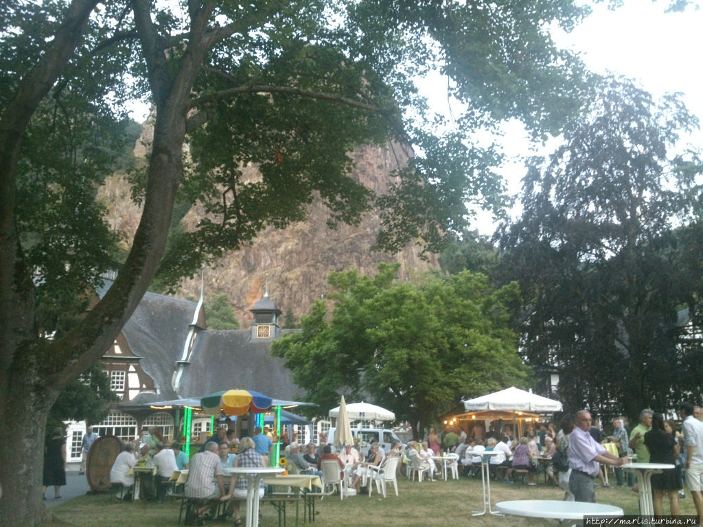 Вайнфест в парке Бад-Мюнстра Земля Рейнланд-Пфальц, Германия