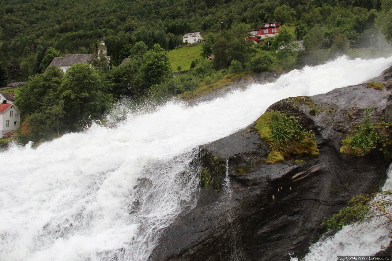 Водопад Хеллесюльтфоссен — чудесная изюминка Гейрангерфьорда Хеллесюльт, Норвегия