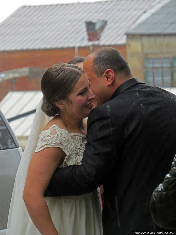 Люблю рассматривать чужих невест. Кутаиси, танец под дождем Кутаиси, Грузия