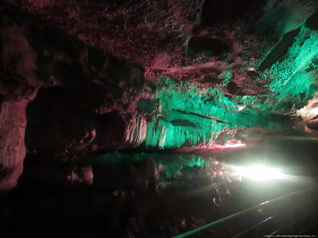 Прогулка по темной и мрачной пещере Сатаплия Природный Парк, Грузия