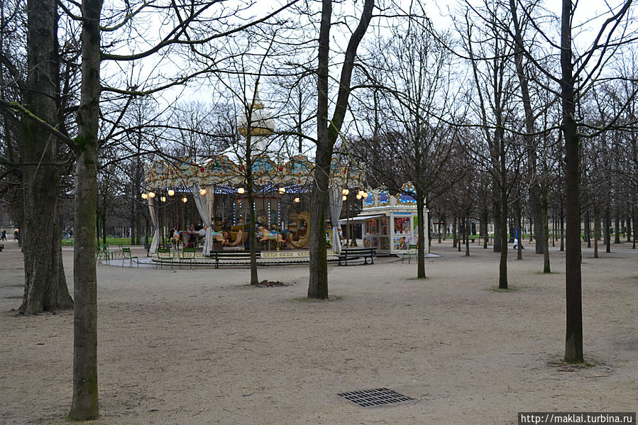 Традиционная детская карусель.