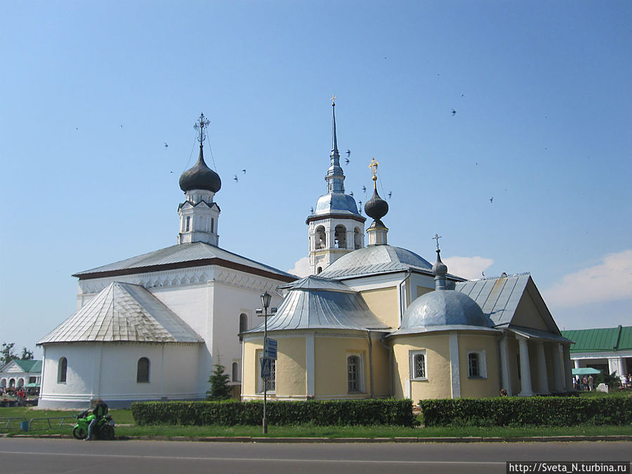 Воскресенская и Казанская церкви Суздаль, Россия