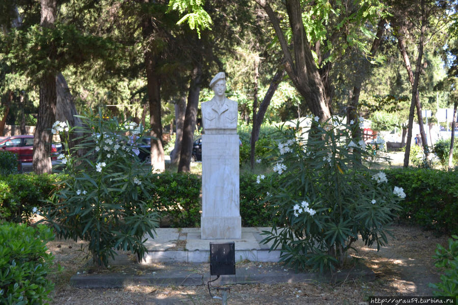 Памятник Стефаносу Михаилу Казоулису Родос, остров Родос, Греция