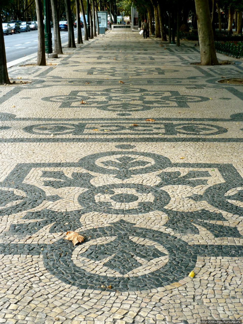 Португальская мостовая на авеню Либердаде. Классический рисунок. Из интернета Лиссабон, Португалия