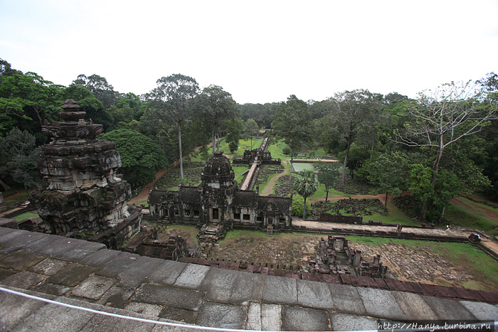 Храм Бапуон. Вид на восточную террасу. Фото из интернета