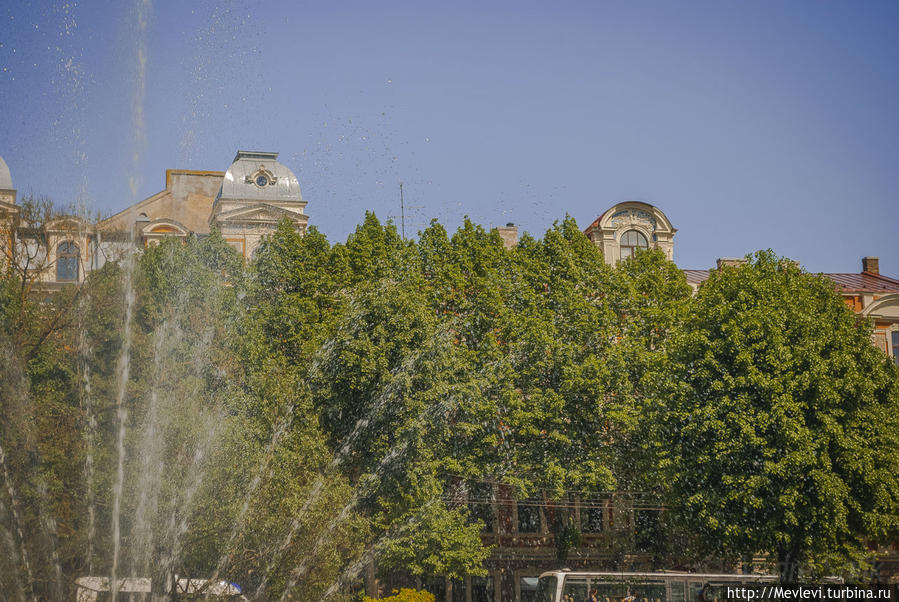 Фонтаны у Латвийской Оперы Рига, Латвия