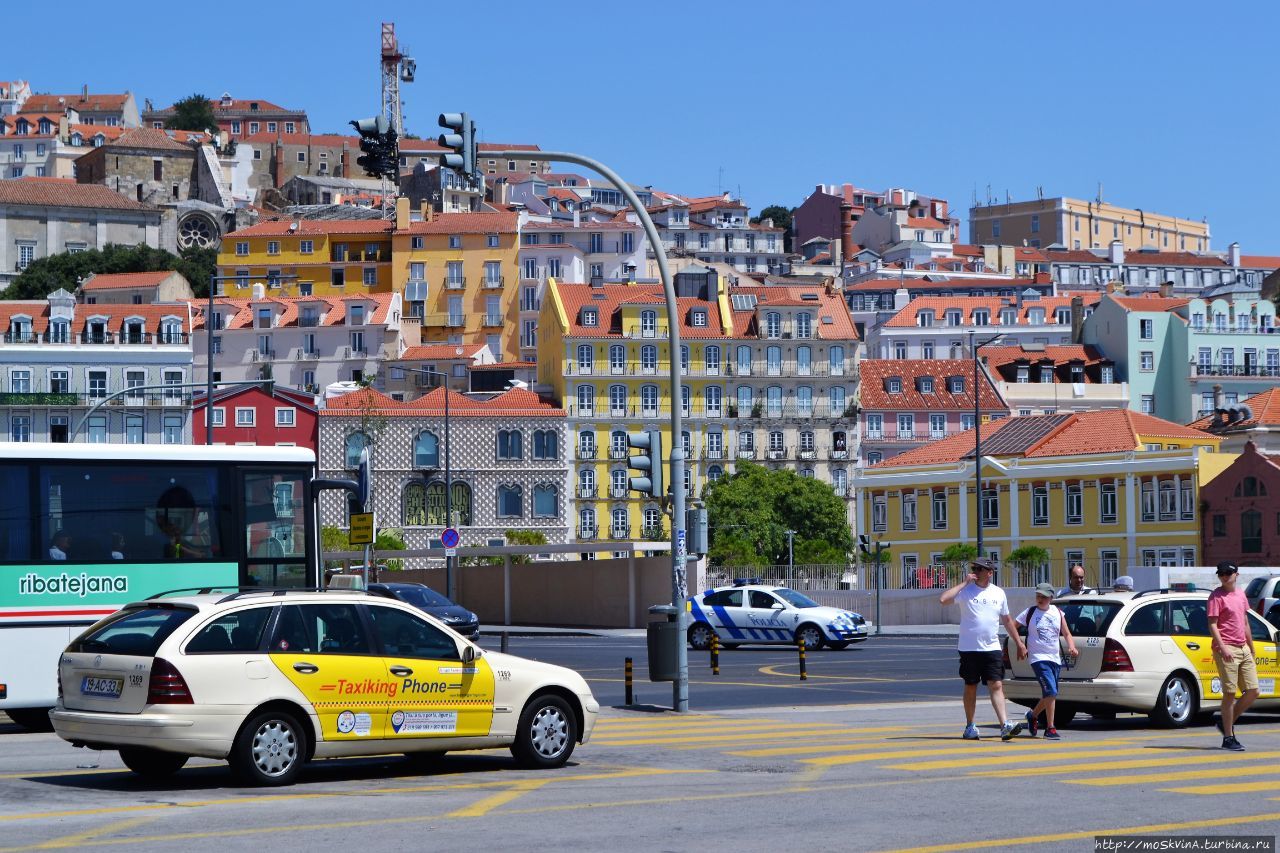 В районе морского порта  в Лиссабоне, Португалия