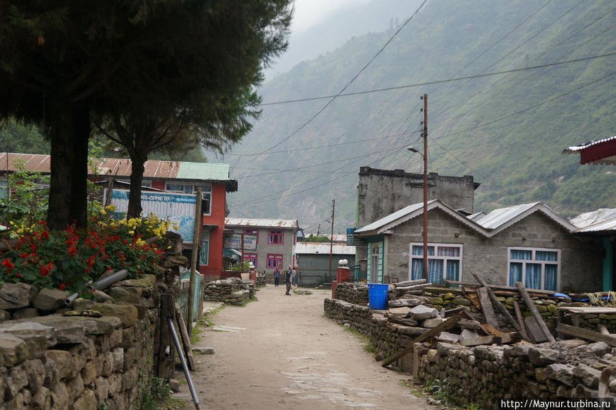 Высота   1700 м.  Деревня   Тал.  Очередное   место   для  ночлега. Покхара, Непал