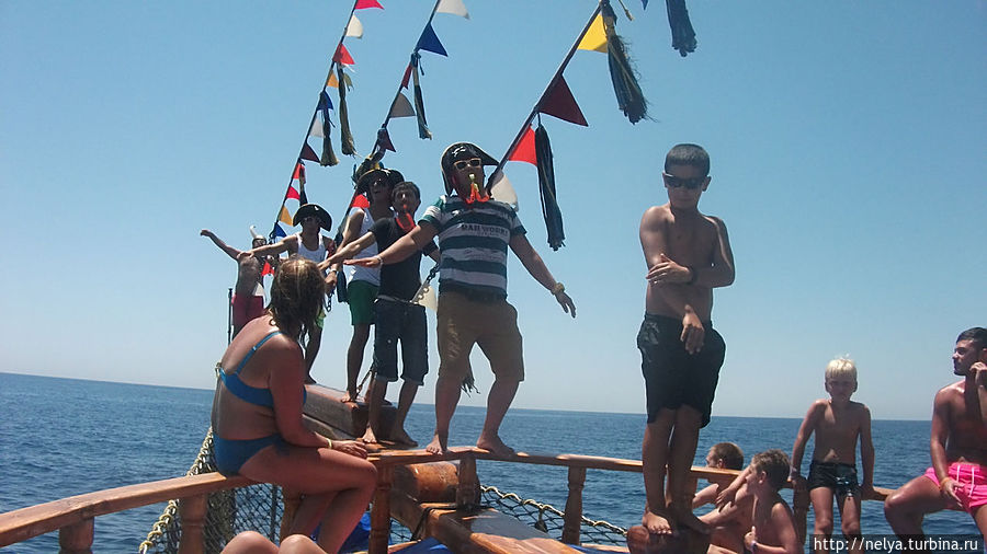 Команда развлекала как могла