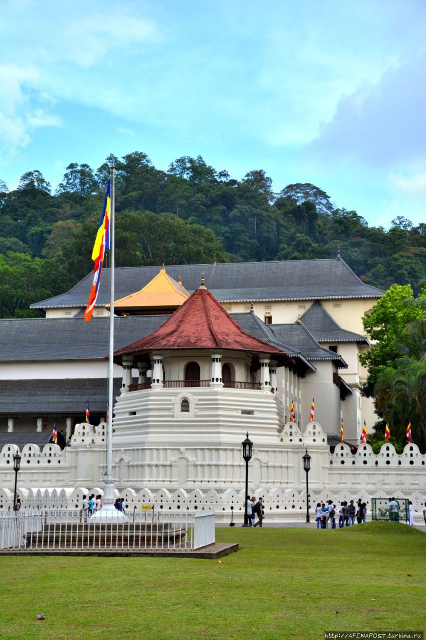 Храм Зуба Будды и священная реликвия Канди