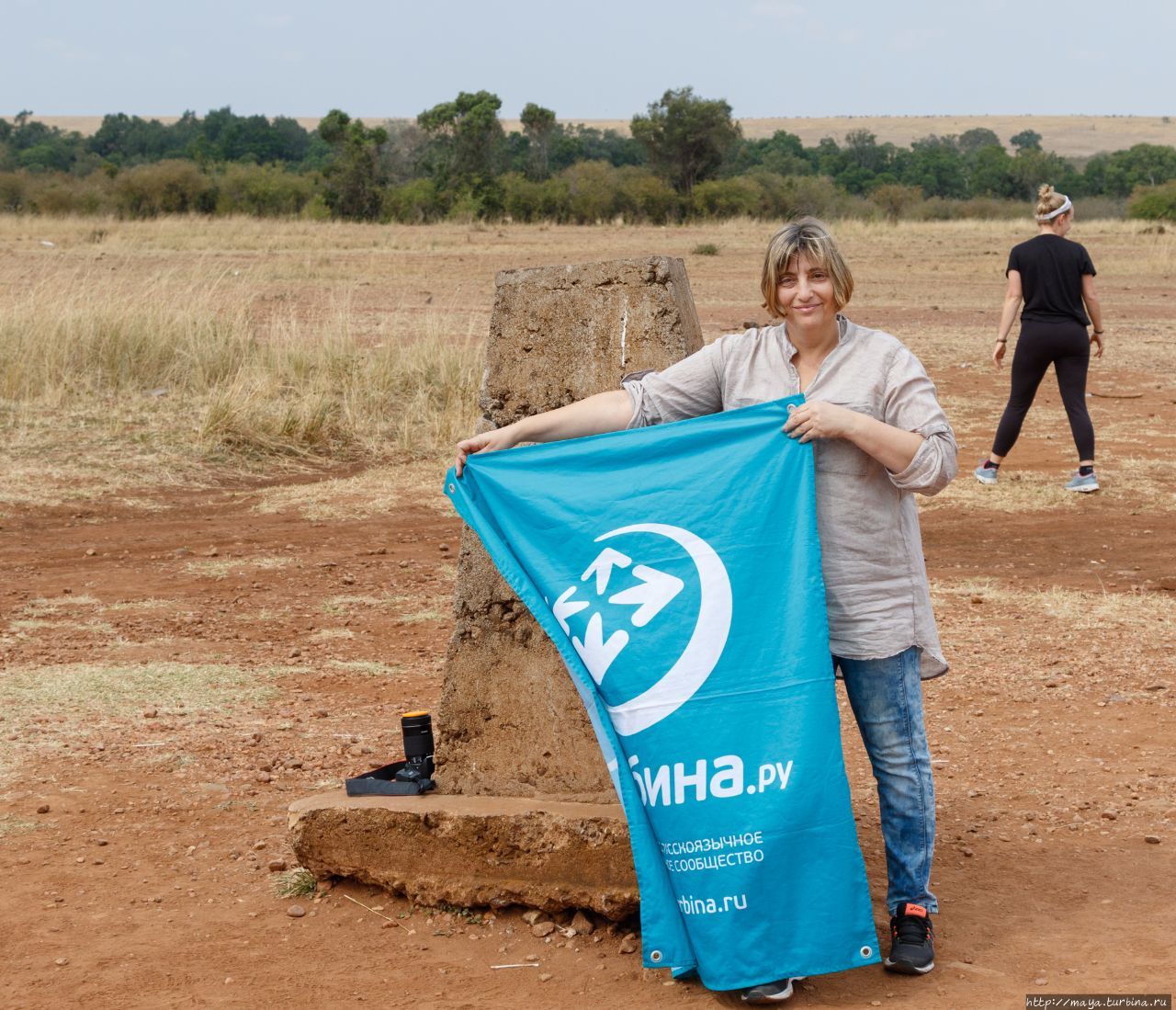 А-а, крокодилы, бегемоты. И река Мара в сезон миграции Масаи-Мара Национальный Парк, Кения