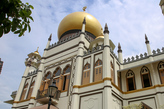 Главный фасад мечети с индо-иранскими мотивами. Фото из интернета