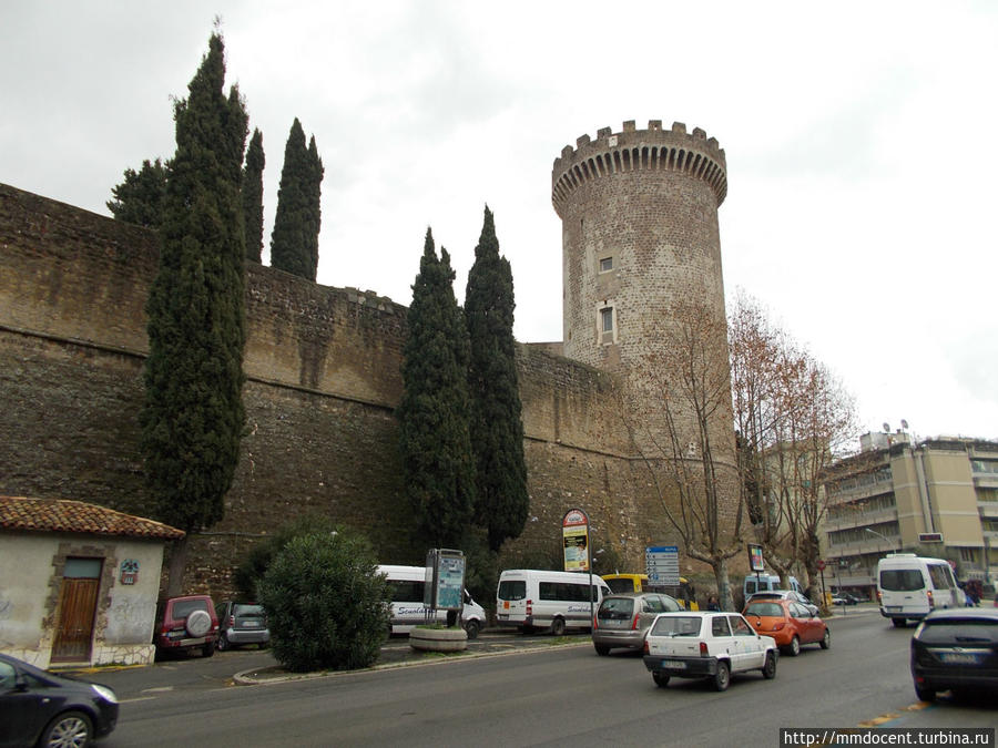 Замок в центре города Тиволи, Италия