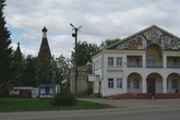 Здесь же на площади находится Дом культуры, администрация и памятник В.И.Ленину.