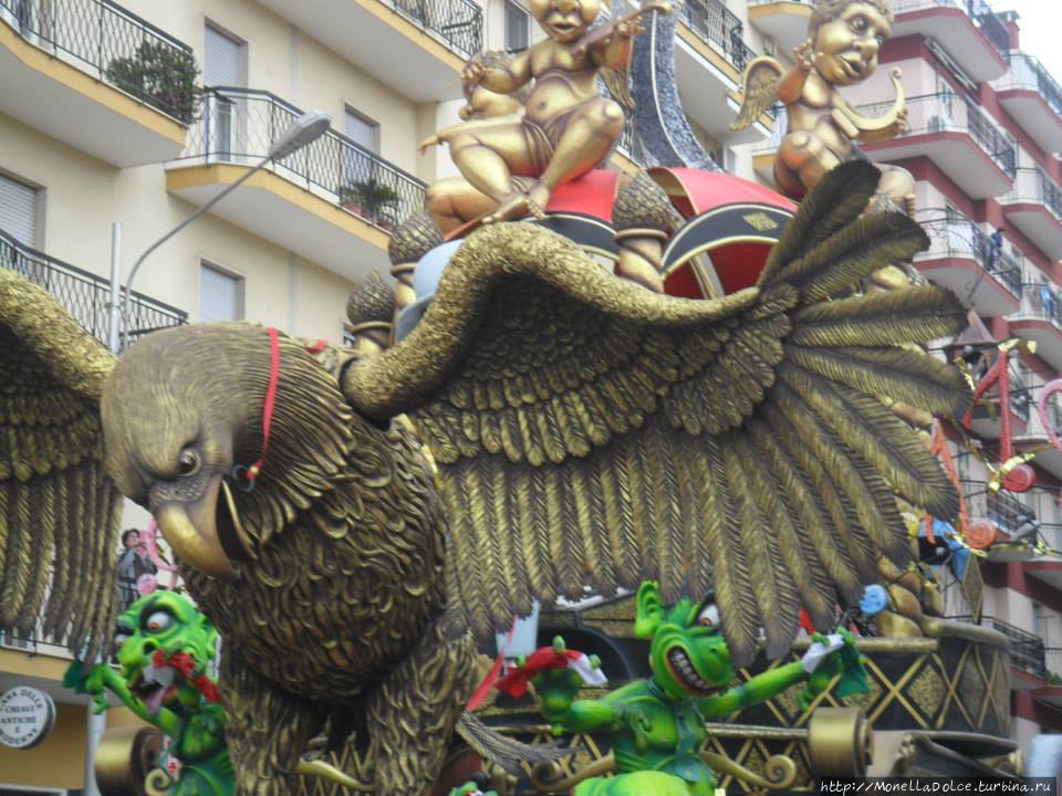 Карнавал в Путиньано в  2012 и в 2014 году Путиньяно, Италия