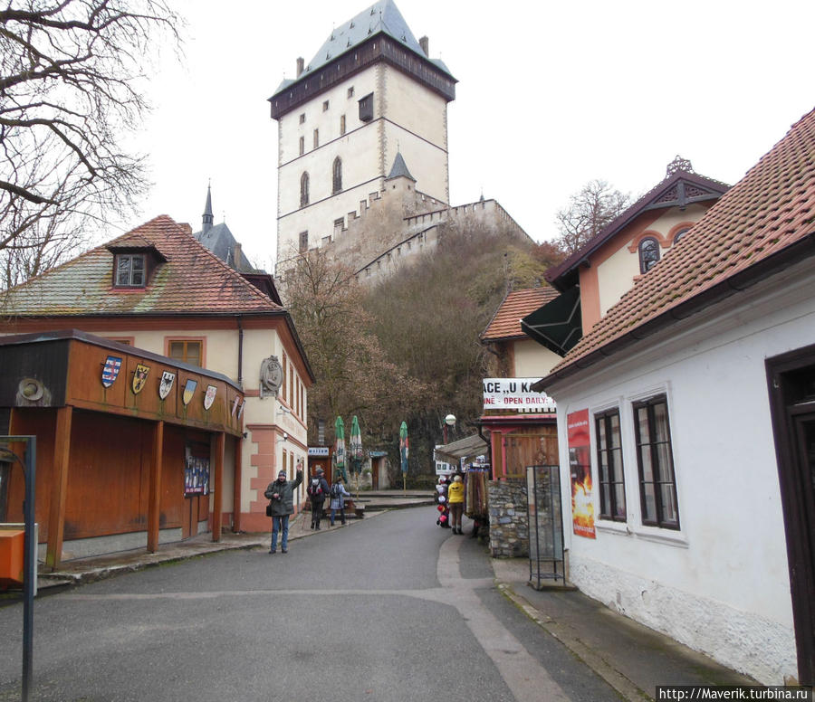 Замок Карлштейн — прекрасный образец средневековой крепости Карлштейн, Чехия
