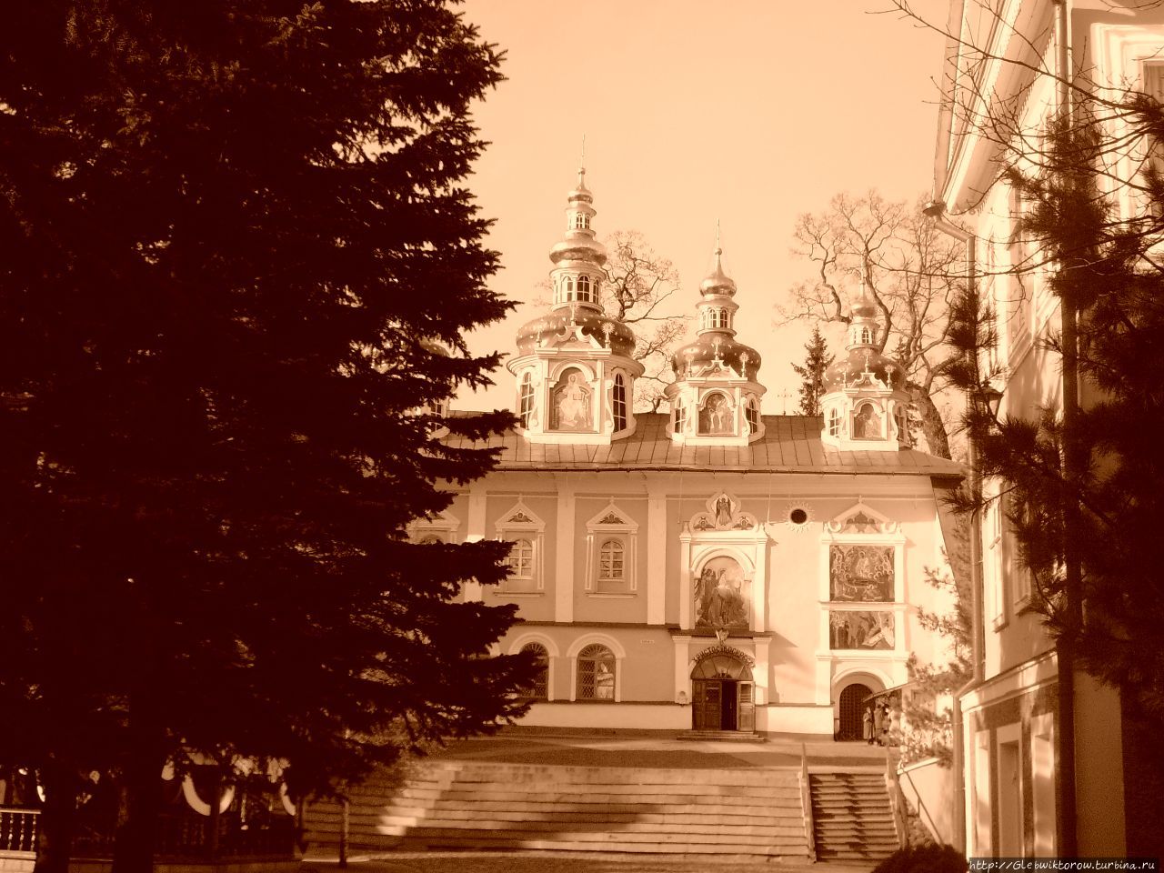 Посещение монастыря в начале мая Печоры, Россия