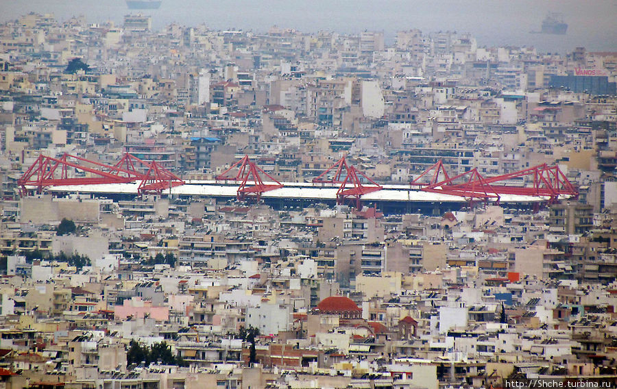 и крыша стадиона, где днем ранее состоятся такой эмоциональный матч Олимпиакоса и Металлиста Афины, Греция