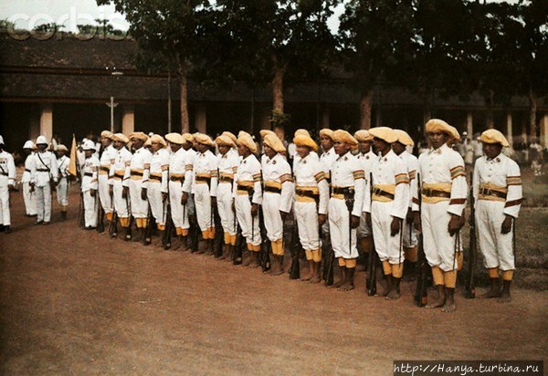 Чиновники Камбоджи в период французского протектората. Фото из интернета