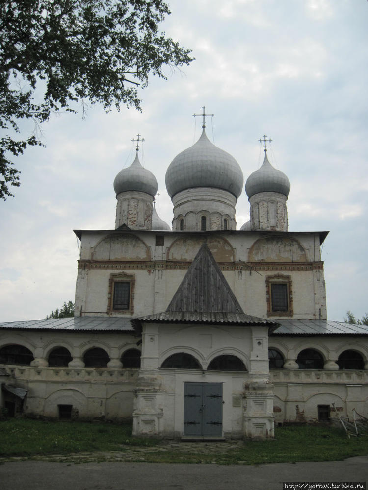 Близ церкви Спаса Преобра