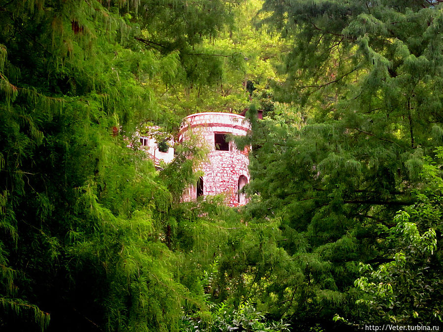 Замок на горе... Гагра, Абхазия