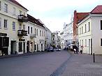 Улица Аушрос Варту (Aušros Vartų) ведёт от Ворот Зари вглубь Старого города