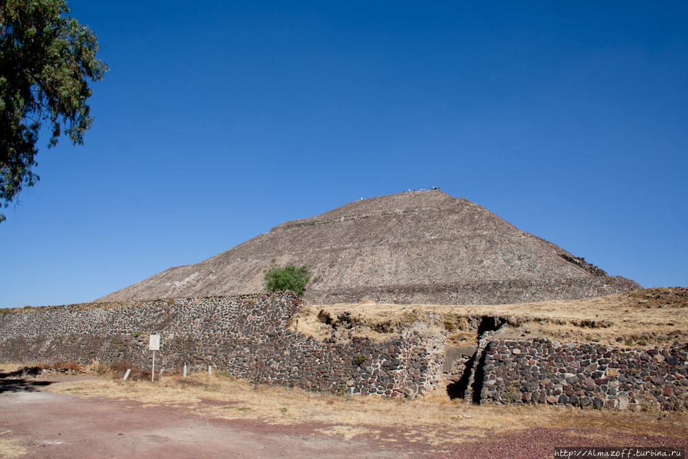 Пирамиды Солнца и Луны Теотиуакан пре-испанский город тольтеков, Мексика