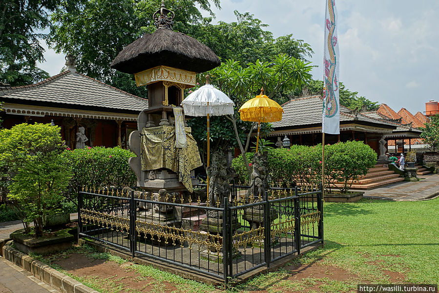 Монумент имени памяти... :)) Ява, Индонезия
