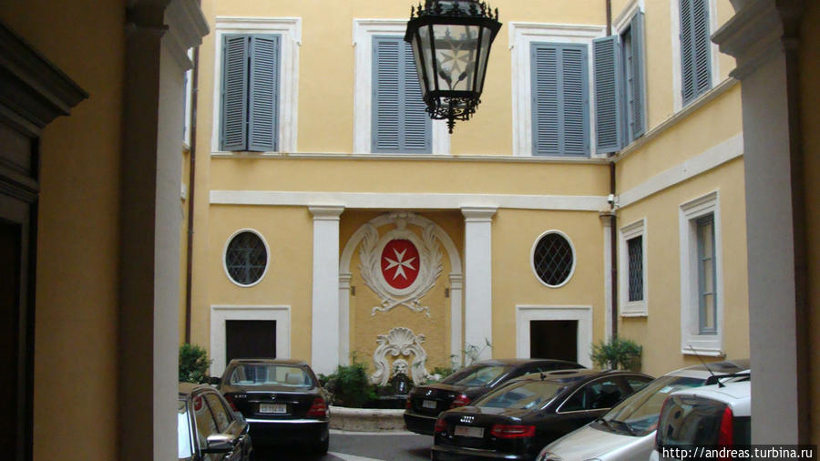 Двор главного офиса Мальтийского Ордена Ватикан (столица), Ватикан