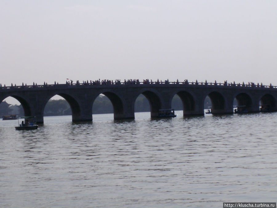 Мост на остров, туда тоже можно переплыть Пекин, Китай