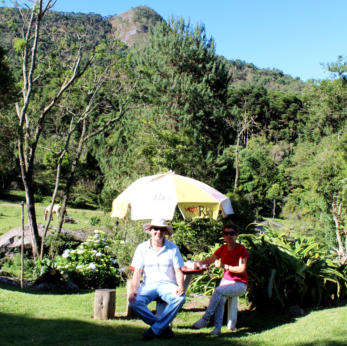 Отдых после прогулки на Pedra do Forno Гонсалвис, Бразилия