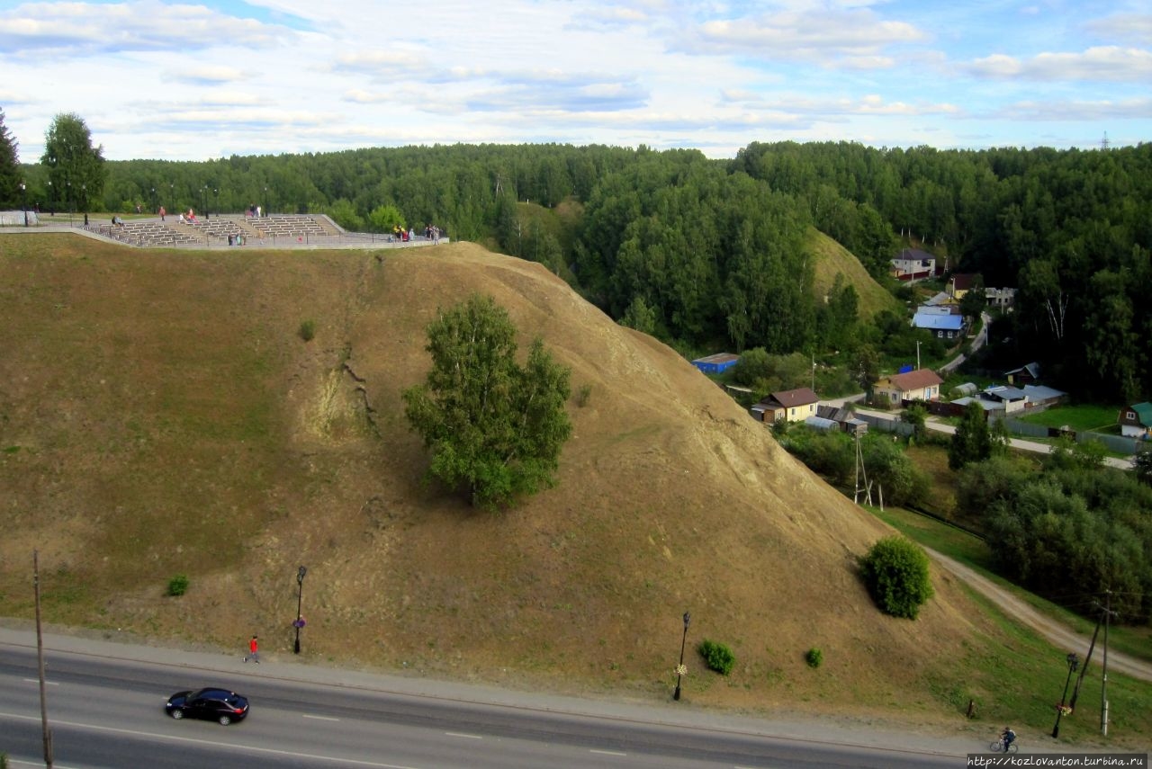 Вид с Юго-Восточной башни на смотровую площадку сада Ермака. Тобольск, Россия