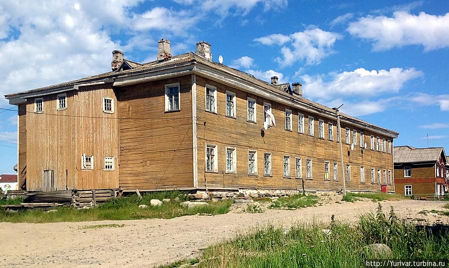 Типичный дом на острове. Бывший барак для заключенных. Соловецкие острова, Россия