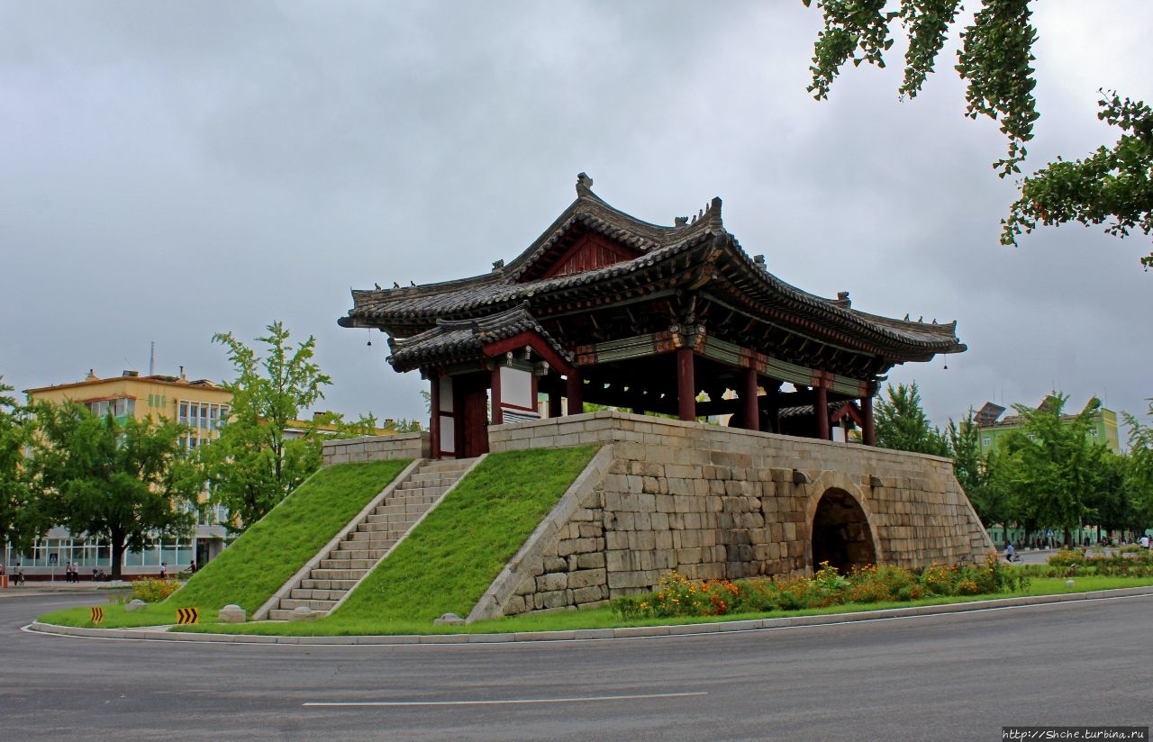 Исторические ворота Намдае (Южные) Кэсон, КНДР