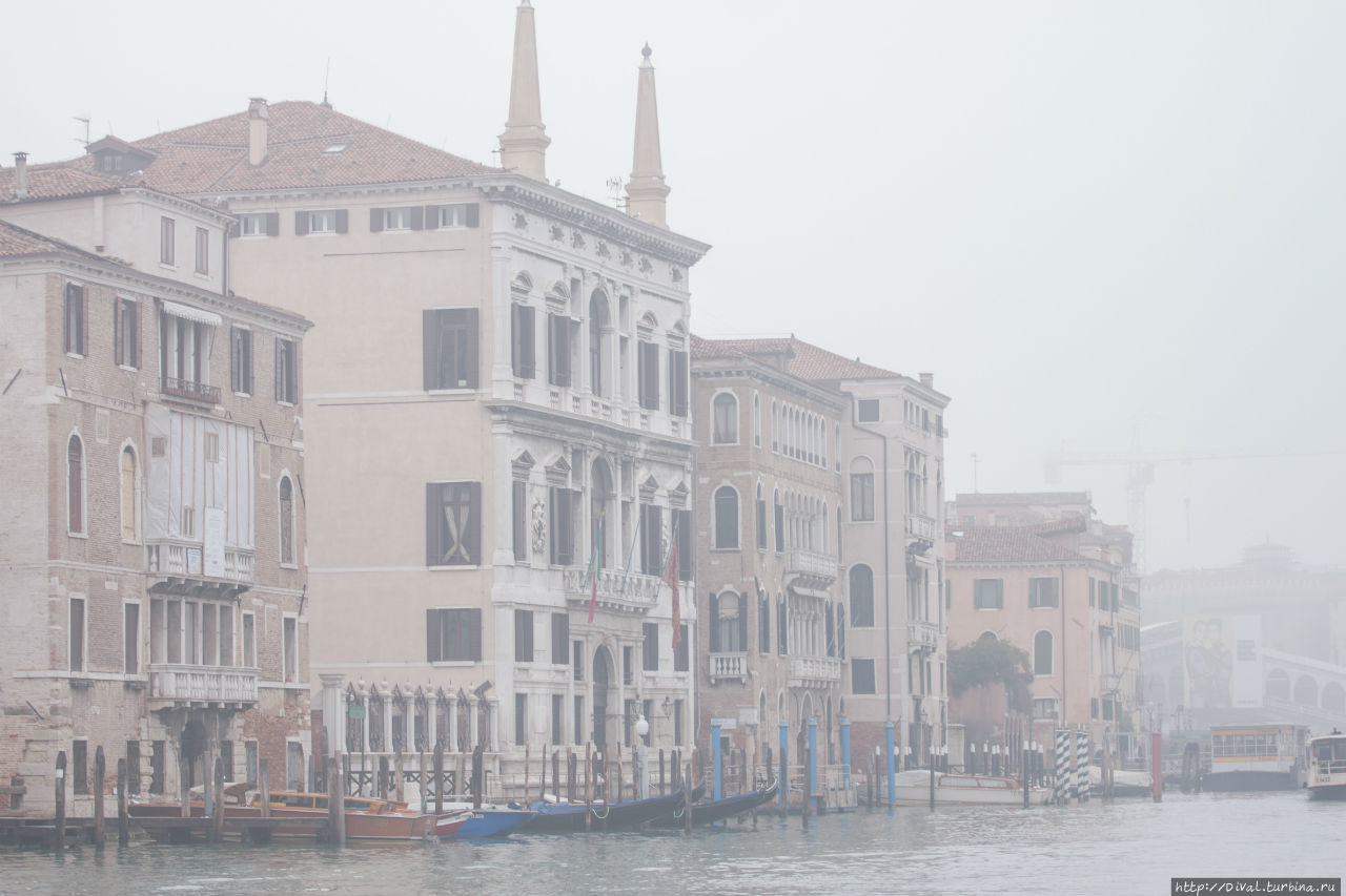Венеция в утренней дымке Венеция, Италия