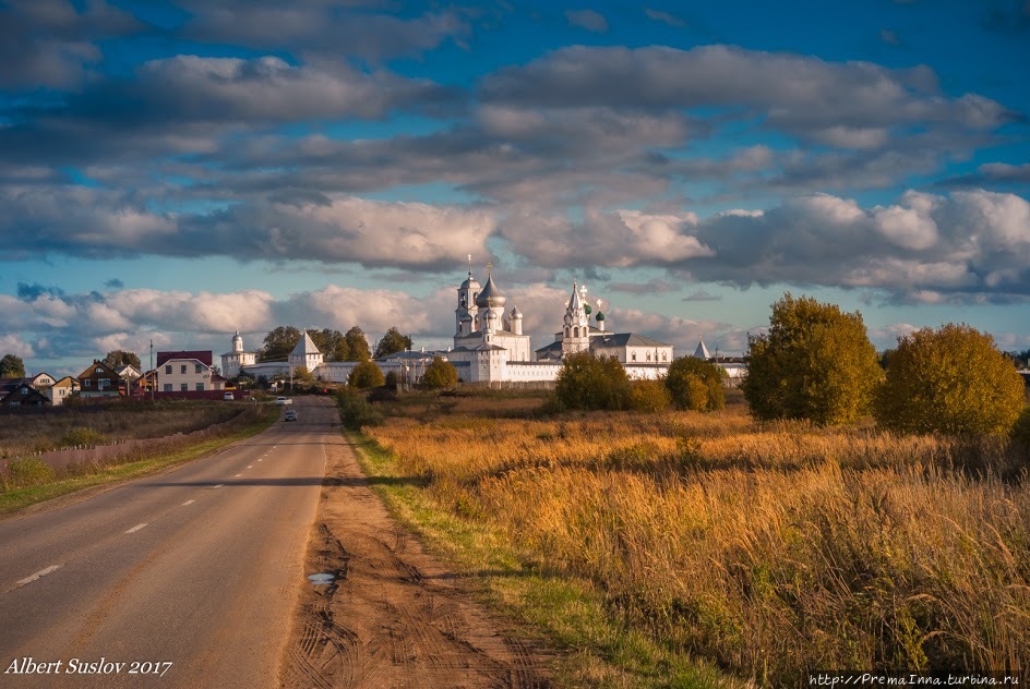 Издалека виден Никитский монастырь... Переславль-Залесский, Россия