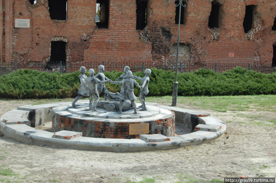 Фонтан возле развалин мельницы Гергардта Волгоград, Россия