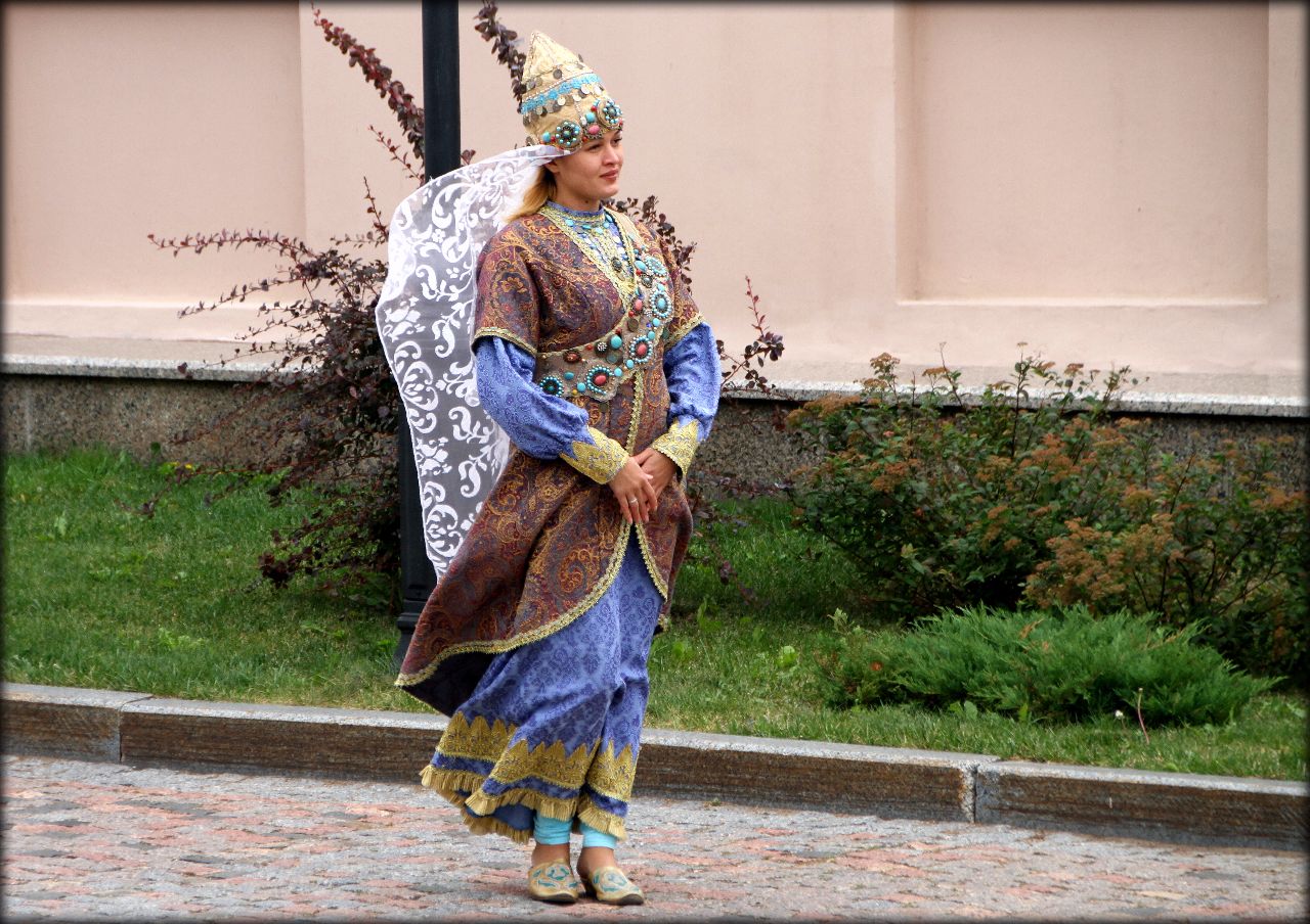 Татарская девушка девушка памятник