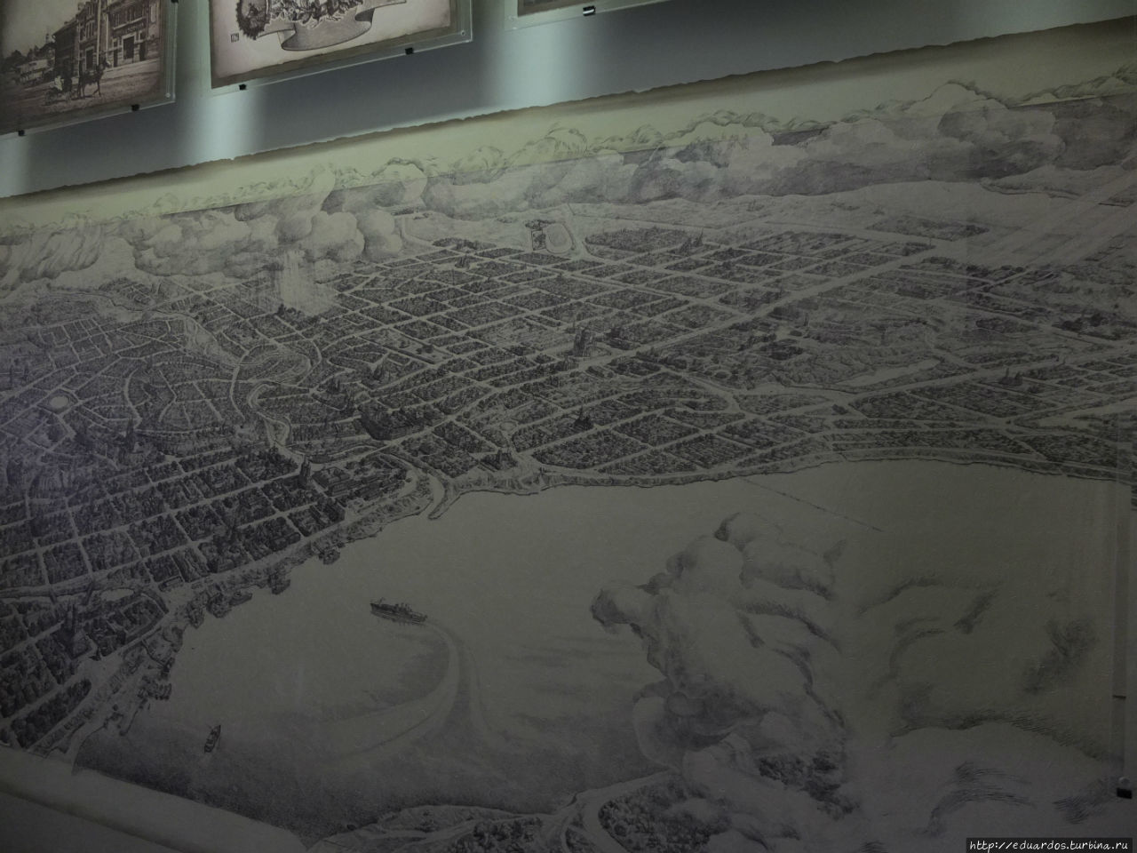 Один из художников нарисовал подробнейшую карту старого Томска, с точным количеством дверей, окон и прочих мельчайших деталей. Томск, Россия