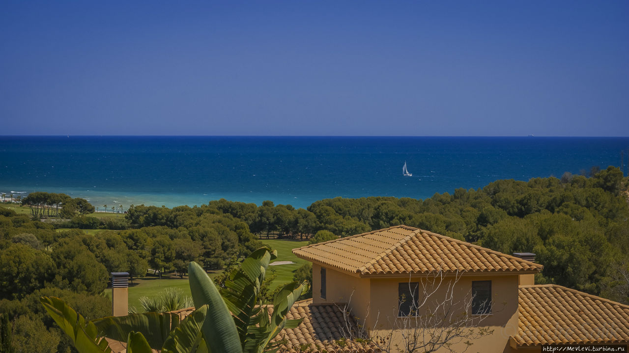 В мае на море Ситжес, Испания