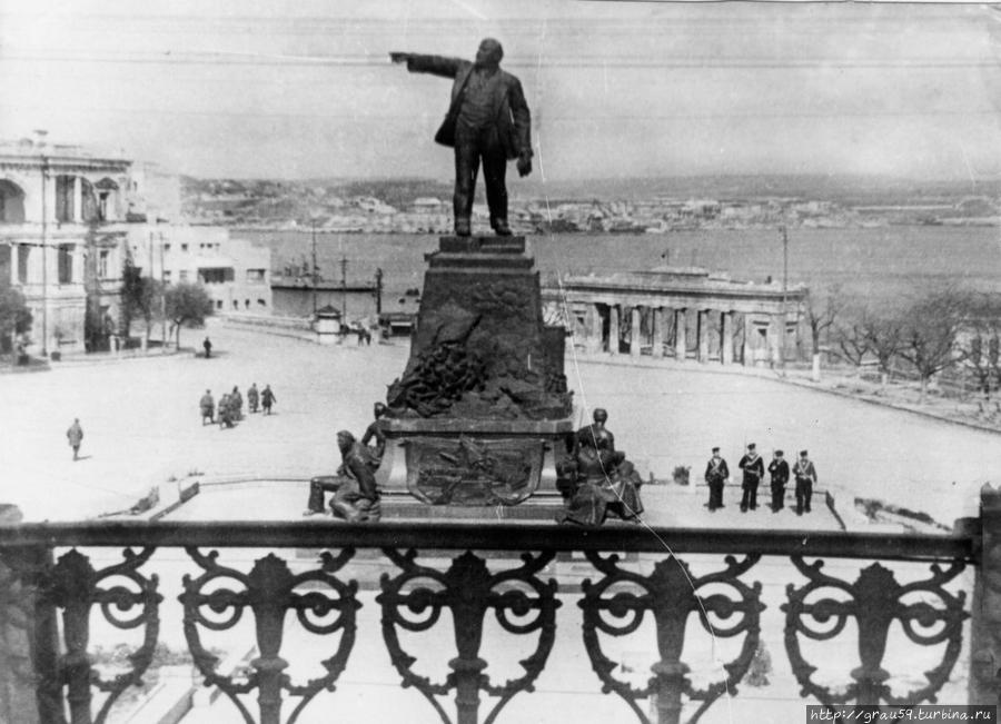 Довоенный памятник Ленину  (фото из Интернета) Севастополь, Россия
