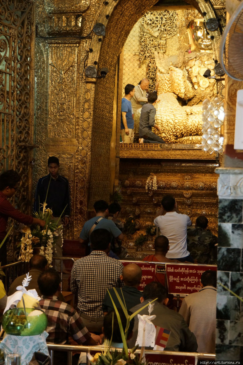 и к которому обращаются с молитвами Мандалай, Мьянма